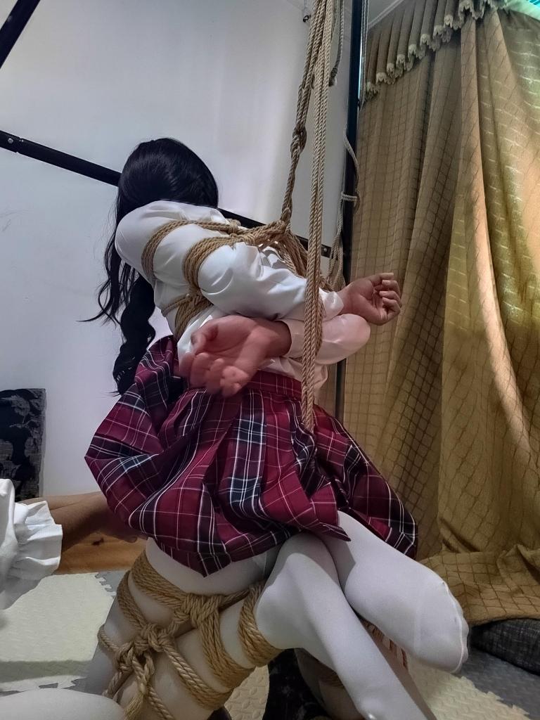 CD小楠梁紧缚训练 - 小楠梁紧缚训练
贵阳清风绳艺出品，第一次出图，请各位多多关照
线[X_X]验，定拍请加2991310532 [Boxtie,Pantyhose,Maid,Suspension ,High positions,Bound arms behind,Knees,LGBTQ,J. School Uniform]