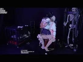 【莉雅原创】监管者和求生者的秘密游戏		紧缚/吊缚/蛋蛋/棒子/强膏/丝袜堵嘴/内裤套头/[X_X]/连缚/一字马/第五人格/cosplay	     定制/约玩/应聘S/应聘模特请联系：liya-b 编号：liya-149<br>园丁：可可樱<br>信徒：莉雅<br>内容简介：<br>紧缚/吊缚/蛋蛋/棒子/强膏/丝袜堵嘴/内裤套头/[X_X]/连缚/一字马/第五人格/cosplay<br>剧情简介：<br>在没有对局的时候，监管者和求生者并不是水火不容，相反的，偶尔会在一起做一些涩涩的事情，例如被绑起来，吊起来，被信徒小姐刚刚脱下还热乎的袜子堵在嘴巴里，用各种道具刺激敏感部位，兴致浓时，还会两个人一起被连缚在一起，带着双人口球，被一根棒子刺激着呜呜呜的呻吟····<br><br><br>视频尺寸：2160*3840<br>视频大小：2460M<br>视频时间：00:56:55<br>百度云使用说明：<br>1、复制链接<br>2、打开手机百度云<br>3、将百度云弹出的文件保存在自己的网盘<br>4、下载压缩包<br>5、关闭百度云打开解压缩全能王(请苹果手机用户自行百度选择软件)<br>6、解压缩<br>7、检查解压后的文件后缀名是否为MP4，不是则改为MP4<br>解压密码：liya<br><br><br>如有定拍或其他需要请联系工作室2490757042<br><br>众筹链接：<br>莉雅：【紧缚挑战】【随机任务】【随机惩罚】<br>https://www.yaohubababa.com/user_script_detail.php?article_id=931&user_script_id=547<br>莉雅：【紧缚实验】【紧缚挑战】<br>https://www.yaohubaba.com/user_script_detail.php?article_id=869&user_script_id=496<br>莉雅：【众筹】【COSPLAY】剧情、角色征集<br>https://www.yaohubaba.com/user_script_detail.php?article_id=742&user_script_id=388<br>莉雅：【舰娘】【监禁】【吊缚】【cosplay】<br>https://www.yaohubaba.com/user_script_detail.php?article_id=764&user_script_id=405<br><br>更多好看的视频请戳我   