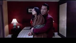 疯狂光棍绑架美女欲举行婚礼 光棍单身多年，绑架了老同学，将其捆绑封嘴，在家中举办婚礼