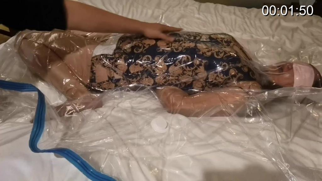 真空袋窒息晕厥骚母狗 真空袋窒息晕厥骚母狗，定拍加QQ，34957685，只做真实的母狗，母狗大喊救命