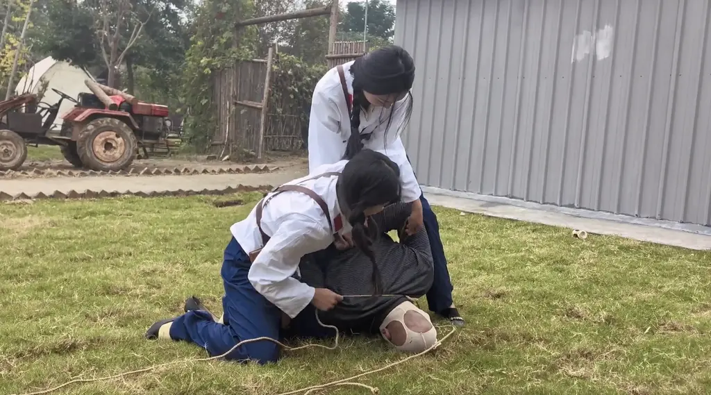 俩女侦探勇斗匪徒 静雅影视工作室 抓捕。审讯  变装。 聚焦优质影视创作，团队深耕剧本打磨与视觉呈现，擅长挖掘故事内核，从短片到网剧，用镜头传递多元情感与深刻视角。外景优美。欢迎体检。一定满足你的要求[H-]