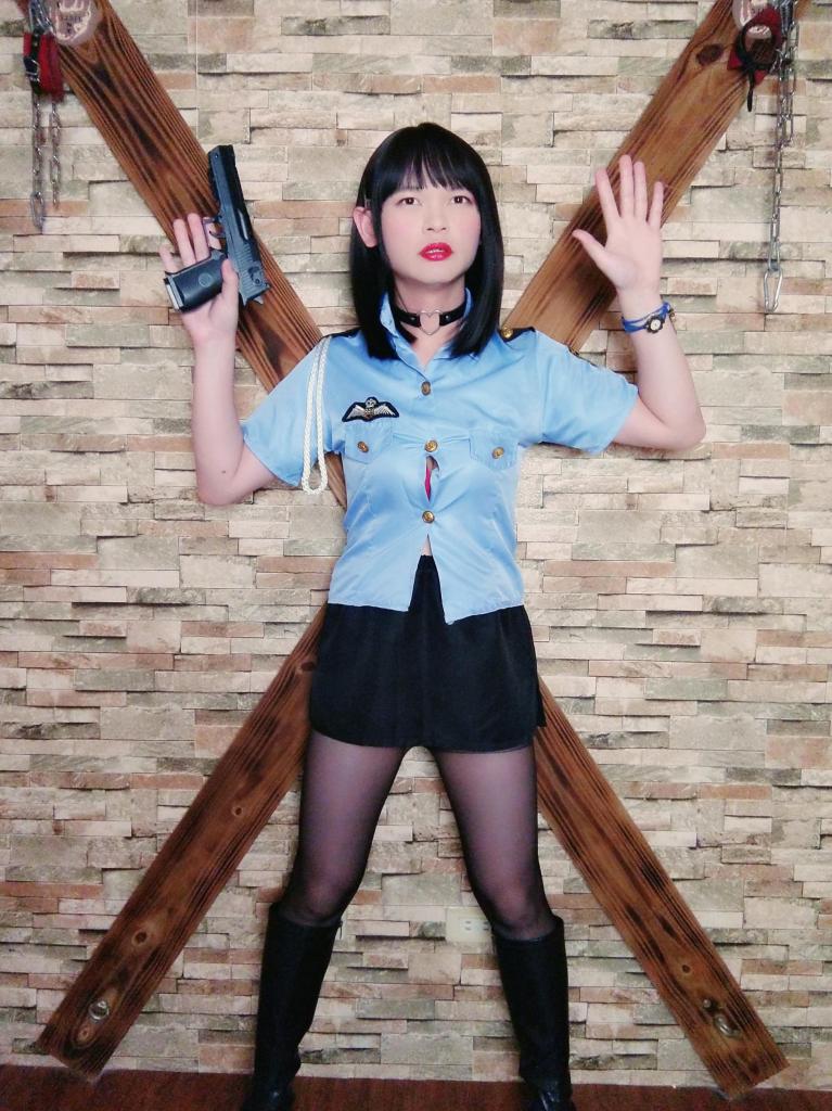 伪娘女侦探 铃(后篇)-辣手摧花 - 伪娘女侦探铃在囚房被凌辱 [丝袜,长筒靴,伪娘,长靴]
