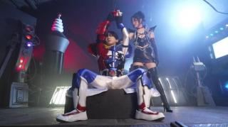 ヒーロー悪堕ち～怪人化 アグレッサー ユーデクス/アルビス 一种能将人类变成怪物的怪异疾病突然在满目疮痍的世界中蔓延开来。感染这种名为“怪物病”的疾病的人，其身体能力和欲望都会被放大，变成攻击人类的暴力暴徒。尤德克斯，一个对感染这种可怕怪物病的人怀有异乎寻常仇恨的男人，相信这种仇恨是找回他失去记忆的关键，于是他开始逐一消灭感染者。与此同时，由怪物病感染者组成的组织“异形”（Xenos）开始行动，试图击败尤德克斯。[坏结局]<br>出演女優向理来 星仲ここみ 澄河美花<br>荒廃した世界に突如蔓延しはじめる、人間を怪人にする奇病。その病「怪人病」に掛かった者は、身体能力も欲望も増幅され、人間を襲う暴徒と化していた。そんな恐ろしい怪人病感染者を異常に憎む男・ユーデクス。己の失われた記憶の手掛かりがこの憎しみにあると思い、次々と怪人病感染者を抹殺していく。そして、怪人病感染者組織「ゼノス」は、そんなユーデクスを倒すべく動き始める。[BAD END]