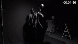 胶衣(latex) 舞蹈美女们特别喜欢全包紧身衣(zentai)并且同时戴头套，那种完全从头到脚趾全包裹的快感，每天都要这样穿...