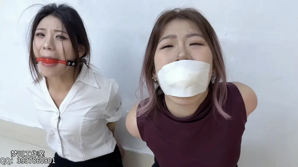 【梦川定制】新春快乐 工作室模特双人脱缚标准化展示 梦川工作室工作室拍摄认真、沟通顺畅，模特敬业且理解领会能力强，成片清晰度和拍摄效果不错，推荐给大家。<br>定拍联系方式：3937860801