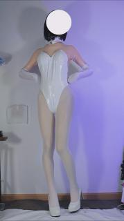 肉色乳胶衣白色白丝兔女郎 金币视频