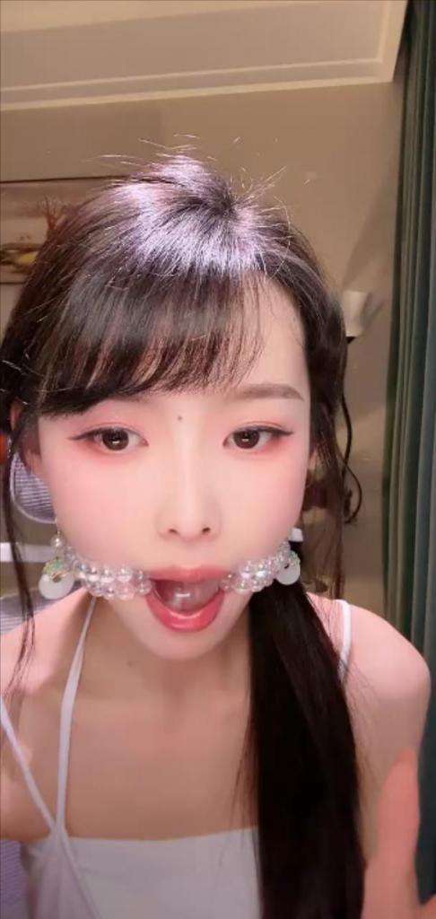 Livestream Archive: Wenrou Qiu (Mar. 21–30, 2026) Wenrou Qiu Livestream Recording presents footage from a live session.