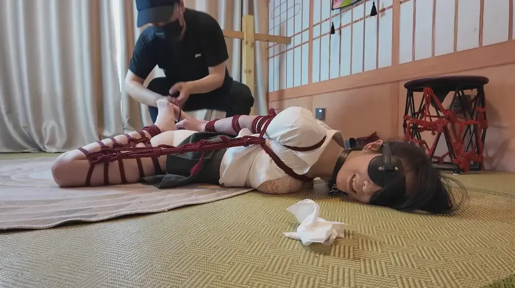 客户体验之喵喵直臂驷马 约了模特喵喵线下体验，据说喵喵是柔韧性最好的绳模，没想到身材还特别棒，真是不小的惊喜，还好跟着我们的镜头完美呈现出来，直臂驷马很不错，期待下次还能有更多精彩。提供私人定制绳艺视频、定制绳艺体验、约拍模特、牢房体验、私人定制体验、剧本体验、出售配方麻绳、原味、另外招募绳艺模特、视频统一解压密码6666 定拍联系QQ419018109请标准妖狐并标明来意，谢谢