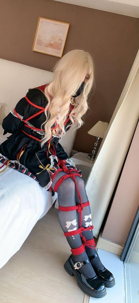 cos小美人的落地窗边捆绑