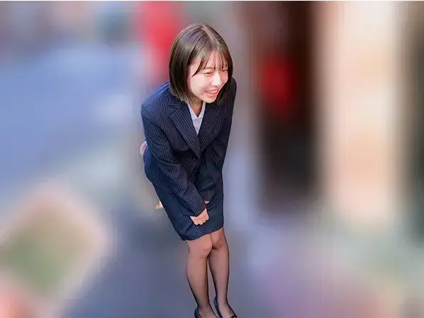 はるさん 小春（24岁）/化妆品公司职员，街头绝顶回数：13次以上，装上遥控振动器，在街头漫步。在人堆里憋得直冒冷汗，在街头放纵至理性崩塌，想怎么干就怎么干<br>番号：<span style='color:#b0b0b0;'>[隐藏文字，购买后可见]</span>