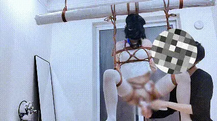 ［伪娘/捆绑/吊缚/前高/强高］小系分腿吊前高喷射夜 分腿吊后 先后上了突突机 扣扣机 震动棒，小系像母狗喷泉一样 不停的喷射前列腺液 水 尿液 最后被折磨射精<br><span style='color:#b0b0b0;'>[隐藏文字，购买后可见]</span>