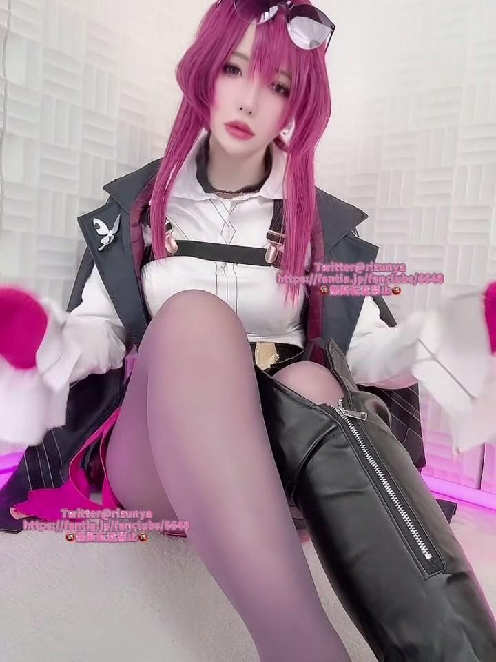 崩◯スターレ◯ル/カ◯カ自撮り???? 小姐姐Cos了崩坏星穹铁道里的卡夫卡，用了假阳具和振动棒揉搓自己，还吸了一根透明的。<span style='color:#b0b0b0;'>[隐藏文字，购买后可见]</span>
