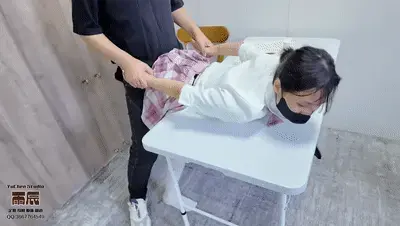【定转公】A275 实习女生被T日记 JK装 白丝肉丝 恋足玩腿 为爱鼓掌 调教开发 玩弄羞辱 抚摸把玩 【雨辰工作室】作品，定拍转公映，【定转公】A275 实习女生被T日记 JK装 白丝肉丝 恋足玩腿 为爱鼓掌 调教开发 玩弄羞辱 抚摸把玩<br>感谢定拍老哥的支持。<br>毕业实习生雯雯，被主管迷晕后遭其猥亵侵犯，醒来后的雯雯奋力反抗求饶，无奈力量相差悬殊，只能眼睁睁被变态主管肆意蹂躏……<br>事后主管还威胁雯雯管好自己的嘴巴，不要声张出去……<br>且要求其周末去自己家中……<br>雯雯害怕工作丢掉，又害怕主管报复自己，只得乖乖服从……<br>几天后的周末，雯雯完全按照主管的喜好，换了更性感的肉色丝袜，还是一身JK制服，来到主管的住所……<br>一见面，主管就被雯雯的美色所吸引，贪婪的目光像一把钢钩，死死的钩在了雯雯身上……<br>还不等雯雯反应过来，主管已经扑了上来，从背后一把抱住了雯雯……<br>-------------------------------------------------------------------------------------<br>解压密码（小写字母）：ycgzs 第一次解压后，把文件后缀改为zip，同一密码二次解压后,文件后缀改为mp4即可；先下载到电脑，再解压观看，切勿在云盘中直接观看。容易被和谐。<br>------------------------------------------------------------------------------------------------------<br>【雨辰工作室】对圈内所有同好开放，提供定拍、约拍、体验、原味、周边、交流、学习等服务。QQ：3667764549 ，说明来意，非诚勿扰。