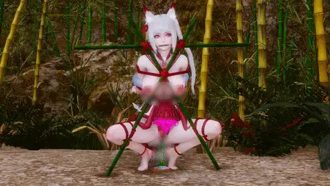 【图片】竹林献祭的白狐少女白樱被红绳竹刑贯穿下体 高潮释放灵力 瘫软满足 未来实验室总的护士No.07 被机械臂固定 脉冲装置猛插体内觉醒后 竹子 户外 吊缚 - 作品无漏，游戏画面，请勿模仿
视频已更

在幽深的竹林深处，白狐少女被红绳紧缚，呈蹲姿固定在竹架上。一根粗壮的绿竹从下方直插入她的秘处，闪烁着粉色魔光。她雪白的狐耳颤动，红唇咬着竹枝，试图压抑呻吟。
这是狐族古老的“灵力献祭”仪式。为了镇压暴走的妖力，她必须在极致的羞耻与快感中释放全部灵气。粉色光环在下体绽放，每一次抽动都让她娇躯痉挛，乳尖与狐尾发光。
“啊……要……要融化了……”白樱眼眸迷离，泪光闪烁。随着一声高亢的狐鸣，璀璨粉色能量冲天而起，竹林为之颤动。仪式完成，她瘫软在竹架上，嘴角却带着满足的笑意。

在冰冷的未来实验室中，代号“护士No.07”的金发少女被固定在实验平台