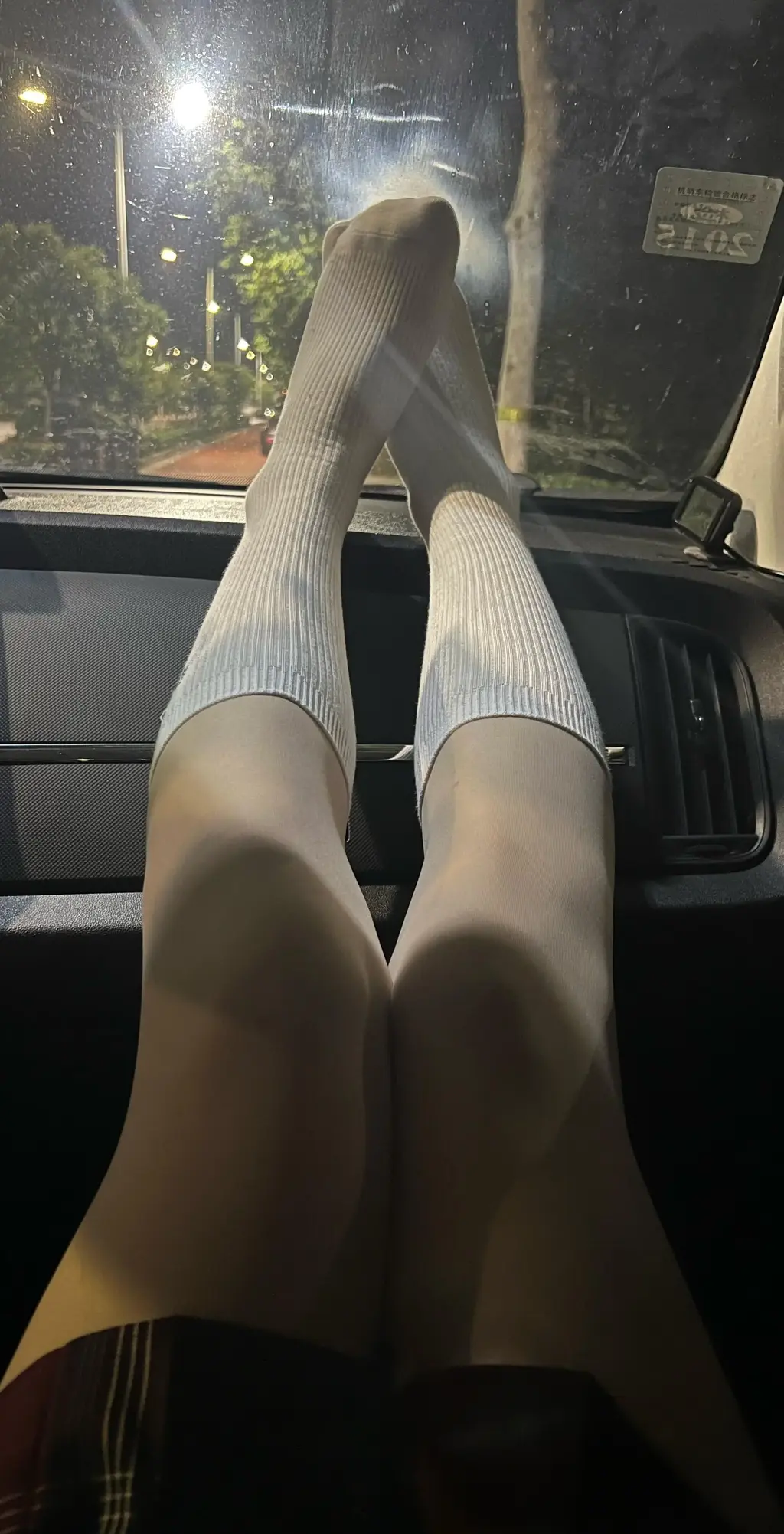 气味系绑架 - 呼~好热啊把鞋子脱下来凉快凉快吧...呜呜呜呜呜呜谁，完蛋了这么被绑起来了，怎么还把袜子鞋子扣在鼻子这双袜子穿了好久啊，甩都甩不掉好臭完蛋了...
有气味系同好的可以+1428103336一起交流