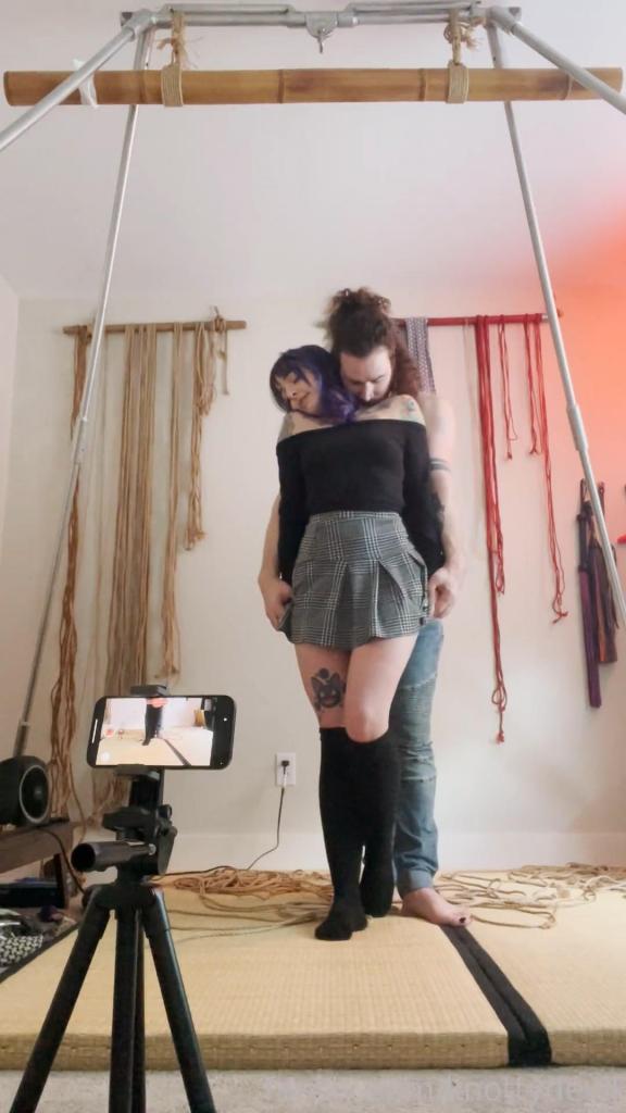 knottydevil  （Apr 6, 2024） 出自:knottydevil<br>In this  minute video RavenFontaine is bound in a connective way, teased, and slowly stripped, then put into a series of poses.