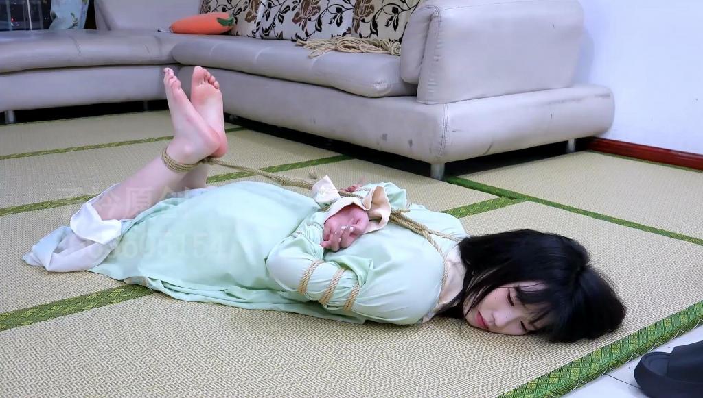 【子衿原创】30618 枝枝 汉服 五花 口球口水 百度下载解压密码：zjsy,子衿工作室向全国绳艺爱好者提供：体验捆绑绳模服务、绳艺作品销售、作品定制、视频网调、原味等，另外本店招募绳模，。<br>订拍请联系QQ：3663605154
