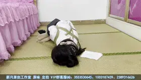 【新月原创】【琳媚】微剧情 滴滴绳师上门缚 后高手超紧驷马脚趾连口球 绑后悔了大喊却没用 【新月工作室】定拍流QQ：1003187439、3553530645 备用2389316626，3104988182<br>【出原味妹子】（客服小洛：3553530645、3104988182）  （红豆：3664704085）（玉箫：2389316626、366700880） （佳怡：2019384890） （琳媚：3663888944、2633257891）<br>约绑攻略有售直接滴QQ：3553530645！本工作室正式启动会员优惠折扣方案，请有兴趣的同好加客服Q：3553530645详询<br>琳媚无聊请滴滴绳师上门绑，却觉得补货对版，因为绳师用的是自己年轻的照片这让琳媚觉得受到了欺骗。眼前这个老头明显不是自己喜欢的。可回头一想，老归老，技术好就行了。又不是谈恋爱，算了，就他吧。毕竟对方是零差评的。<br>而绳师也按琳媚的要求，给她来了个她从来没试过的后高手超紧驷马，还要绑脚趾，脚趾还要连着口球。刚开始琳媚一以为自己扛得住，结果，很快就发现，自己根本不是那块料。可绳师却相当有契约精神，无论琳媚怎么哭喊挣扎， 时间不到就是不会放人。这下，琳媚知道今天的苦果有得吃了。但想想，也挺刺激……不管了，享受了在说吧……