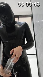 灌肠加gs堵住，视频是本人，有人喜欢发后续 本人东莞地区m，可接受4i，捆绑，灌肠，真空床真空柜真空袋，窒息，外出等等，想约玩站内私信