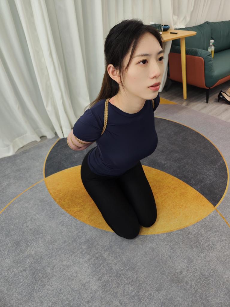 小莹五花1 - 李大侠原创、喜欢的可以定拍、约拍。另有原味出售、联系QQ1642384671