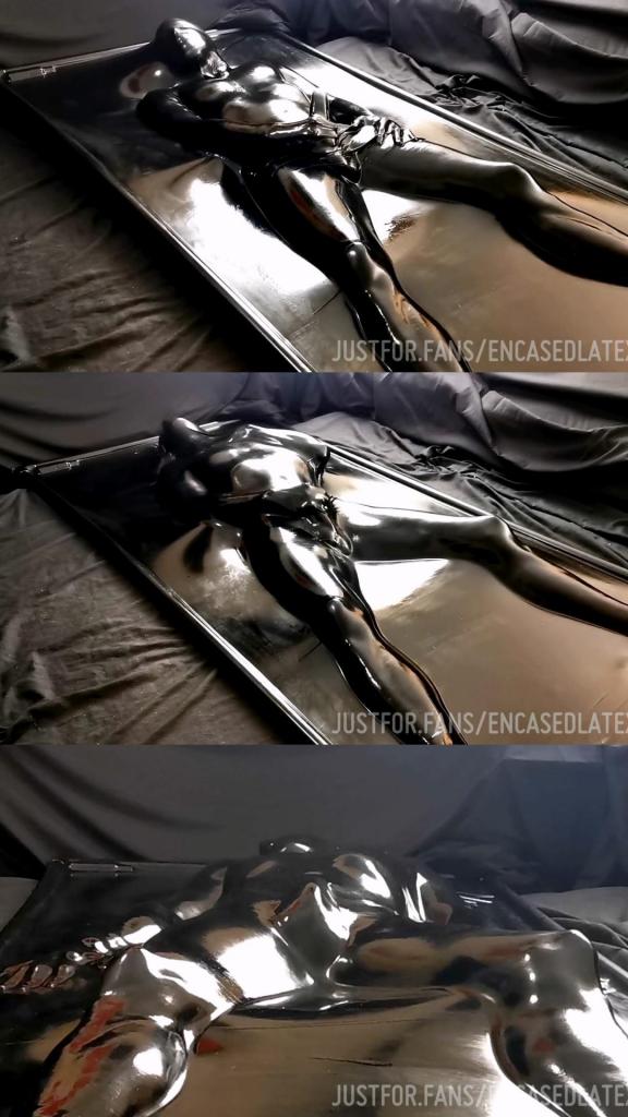 Alternate Angles: Sealed in the slick, glossy vacbed, he lets the slippery black rubber overcome him 出自:encased<br>Alternate Angles: Sealed in the slick, glossy vacbed, he lets the slippery black rubber overcome him and gives in to it's pleasurable demands...