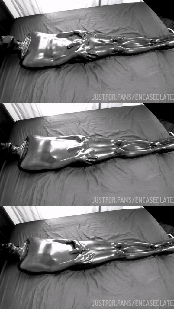 Cumming twice in a skintight black sack 出自:encased<br>Cumming twice in a skintight black sack<br>在紧身黑色麻袋中堆积两次