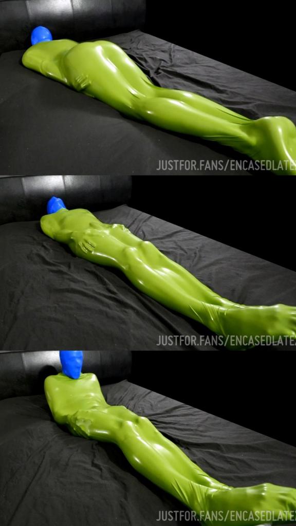 Trapped and struggling in a skintight vacuum sack 出自:encased   <br>Trapped and struggling in a skintight vacuum sack<br>被困在紧身真空袋中挣扎