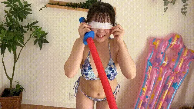 スイカ割りin飛びっこ! ビーチで声をかけた水着美女が大人のエチエチスイカ割りに挑戦! おま○こにリモコンバイブを装着しぐるぐる回るw 足腰ガクブル震わせイキまくってエロスイッチオン! そのまま連続生 <span style='color:#b0b0b0;'>[隐藏文字，购买后可见]</span><br>スイカ割りin飛びっこ! ビーチで声をかけた水着美女が大人のエチエチスイカ割りに挑戦! おま○こにリモコンバイブを装着しぐるぐる回るw 足腰ガクブル震わせイキまくってエロスイッチオン! そのまま連続生中出し!!