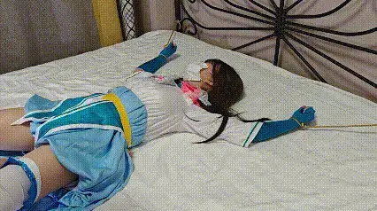 苏苏_小魔仙雅雅大字型舒服啵啵贝强高，强制罚站 震动袅袅 小魔仙雅雅被绑架，醒来后发现四肢被牢牢困在了铁床上，无论她如何挣扎都无济于事，她还惊恐地发现下体被安上了装置，不断刺激摩擦着她，绑匪还不断的用假积极去折磨雅雅，不一会儿遍高了，接着又被蛮横的要求罚站失控啵啵贝，最后羞耻的袅袅。<br>定拍/原味/赞助 qq3975334131，价格优惠，重口勿扰～<br>招聘同好/女模特，坐标江苏，有意向的宝子可以 qq3975334131沟通交流～<br>苏苏的3D打印小店开业啦～视频中同款打印镣铐道具都在小店哦，有喜欢的宝子们可以来咨询物色哦，总有一款适合你～<br>有意3D镣铐枷锁等道具的宝子 qq3975334131，欢迎交流～