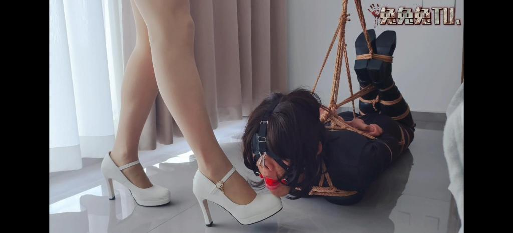 兔兔兔TU丶的约绳日记 11 【兔兔兔TU丶原创】捆绑拘束放置小男娘  黑色紧身衣，黑色过膝长靴，驷马吊缚拘束，马具口球强制抬头，口水止不住的往下流，郊狼直接拉到200～致敬我家传奇耐电王！！！（坐标山东济南莱芜，约绳约调请➕q1808326895）