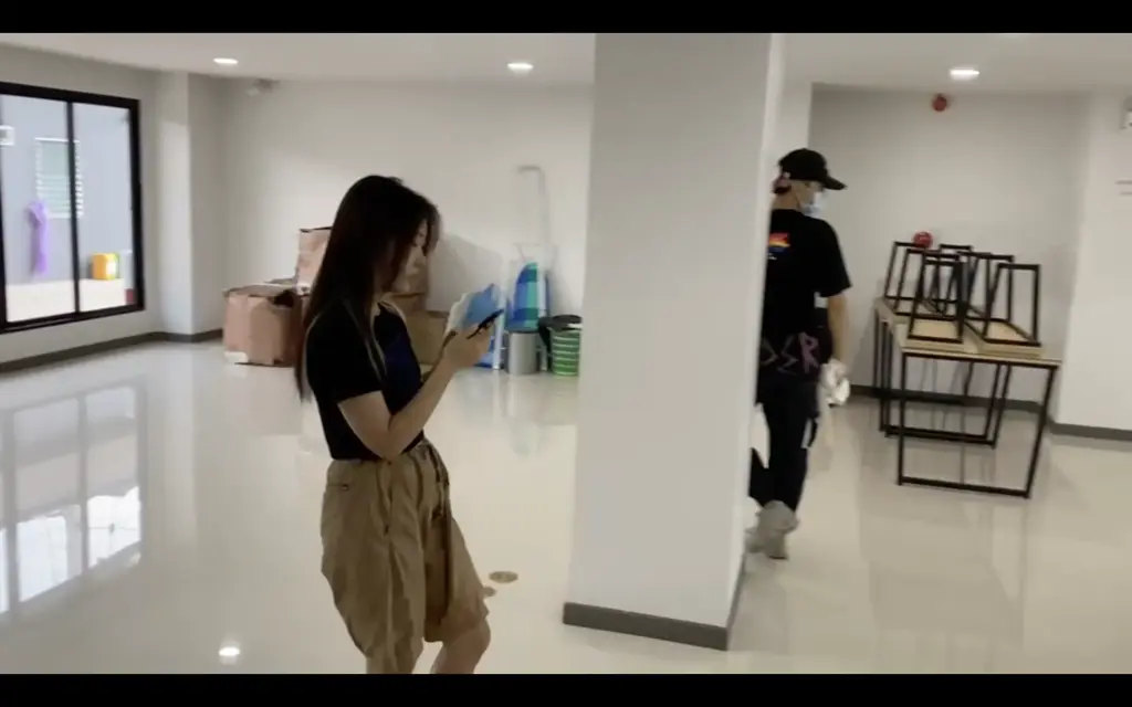 绑架女生（试镜） 套路女生拍摄了两段绑架戏，最后有一段自己拍的小片段，大家看个乐