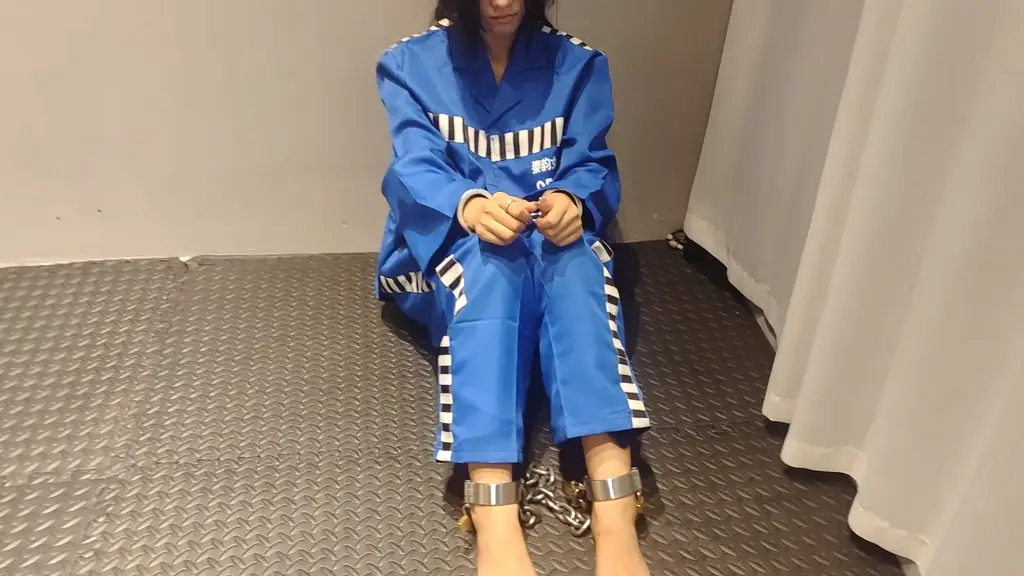 柒月女Q体验 女Q体验，拥有时不珍惜，失去了才后悔。自由最可贵<br>本片经过模特知情同意进行拍摄，无任何真实暴力发生。<br>秦韵绳屋祝大家：马年行大运，发大财。<br>本绳屋无线下体验，请不用再咨询了，谢谢。<br>业务QQ：1937963514，可接定拍，欢迎骚扰。<br>解压密码：qinyun