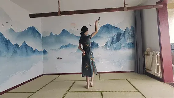 舞者紫悦 一边跳舞一边增加难度，绑造型，增加道具等，甚至于把手都绑住了，看她如何施展...<br>本片经过模特知情同意进行拍摄，无任何真实暴力发生。<br>秦韵绳屋祝大家：马年行大运，发大财。<br>本绳屋无线下体验，请不用再咨询了，谢谢。<br>业务QQ：1937963514，可接定拍，欢迎骚扰。<br>解压密码：qinyun