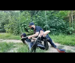 特战队员晓倩伏法记上 特战队员晓倩逃出园区，被通缉，在野外被抓获，带到牢房严刑审讯，被训成狗，侍奉，关笼子，各种折磨玩弄....本工作室提供私人定制绳艺视频、私人定制绳艺体验、剧本体验、出售原味、另外招募绳艺模特、视频统一解压密码h123456 定拍联系QQ1434003729加我注明妖狐吧，需要解压两次，密码一样
