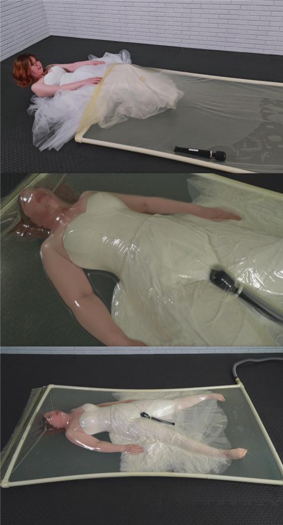 Relaxation with orgasms in a vacuum bed after the wedding 片名：Relaxation with orgasms in a vacuum bed after the wedding<br><br>The wedding was over, and Sonya decided to rest afterward. A freshly prepared transparent latex vacuum bed awaited her in the room, along with a charged vibrator. The vacuum bed squeezed her full wedding dress, and the vibrator gave her multiple orgasms.<br><br>婚礼结束了，索尼娅决定事后休息。一张新准备的透明乳胶真空床在房间里等着她，还有一个带电的振动器。真空床挤压了她的婚纱，振动器给了她多重高潮。