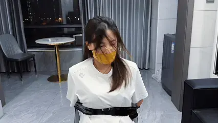 【定拍】窒息实录 【定拍转公映】第一次拍这种纪实类型的题材， 没有剧情， 反复的窒息到放松， 强度不算高 ，有喜欢的朋友可以联系我沟通其他方式的窒息真实记录 定制联系qq2576361018【危险行为 非专业人士请勿尝试】