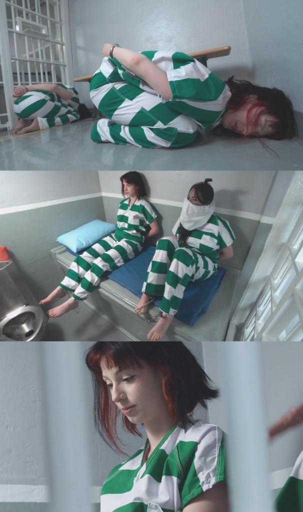 Toxic Roommates Weekend In Jail Part 2 -Two girls arrested for fighting at the club get locked in a  Toxic Roommates Weekend In Jail Part 2 -Two girls arrested for fighting at the club get locked in a jail cell together, handcuffed, shackled, and barefoot in striped scrub uniforms. arguments, dares to lick the toilet, and made to kneel! 这两个爱惹麻烦的女孩又回来了！这是我们和Jade合作拍摄的第一场戏的最后一幕！<br><br>剧情回顾：Kora和Jade饰演一对关系复杂的室友。在夜店发生争执后，她们发现自己不得不一起在监狱里度过周末。<br><br>在这段视频中，我们看到她们刚被关进牢房不久。由于只有一个床位，她们只能近距离地待在一起。她们之间的争吵丝毫没有停止的迹象，而且似乎也没有停止的打算，所以她们仍然被反铐着或许是最好的选择。Jade一边玩弄着脚趾间的镣铐，一边和Kora斗嘴，Kora则把脚悬在床边。<br><br>过了一会儿，Snow警官回来给她们解开了手铐。毕竟，我们不能让她们就这样待上整个周末……可惜的是。杰德的防吐面罩换成了医用口罩，理由是她不想吸入科拉的细菌。在解开科拉的手铐时，科拉抱怨说放开杰德是个糟糕的主意，斯诺警官也同意，于是他重新给两个女孩戴上手铐，让她们的手铐在身前。这显然不是科拉想要的。<br><br>手铐铐在身前，她们稍微自由了一些，但也只是稍微自由了一点。她们要等到周一法院开庭进行保释听证会，才能迎来一个漫长的周末，所以她们得想想怎么打发时间，才能避免自己崩溃或互相攻击。她们大部分时间都在争吵和互相侮辱，但偶尔她们似乎也能达成共识。<br><br>当杰德怂恿科拉舔牢房里的马桶时，事情变得非常有趣。杰德承诺，如果科拉能舔够10秒钟，她就付钱给她，并且不会起诉她袭击杰德。令人惊讶的是（真的非常令人惊讶，这完全不是我安排或写的，是杰德在拍摄过程中怂恿她的），科拉竟然真的照做了。<br><br>之后，两个女孩在床上放松了一会儿，把脚伸到对方脸旁，互相欣赏对方的美甲。她们似乎正在和好，直到话题又回到科拉的男朋友身上，然后牢房里再次爆发了激烈的争吵。<br><br>斯诺警官迅速赶到，冲进牢房，把两个女囚拉开，让她们跪在床铺上，双手放在面前的床垫上。<br><br>是时候制止她们的争斗，给她们点教训了，让她们明白自己现在身陷囹圄，如果再不老实，情况只会更糟。这里的狱警对这种事可没什么耐心，他们有一套独特的办法来对付惹是生非的囚犯。<br><br>视频的最后，两名囚犯被拖出牢房，跪在地上，脸贴着地板。她们的双手再次被反铐在背后，分开站着，脸贴着地板，不让她们互相看到对方。狱警不得不大声呵斥她们几次，才让她们停止说话，因为这两个女孩似乎仍然难以理解自己处境的严重性。不知何故，最后她们似乎反而平静了下来，蜷缩在地板上像个小球一样，又开始像朋友一样相处了。这两个人的友谊真是奇特……为了卖掉这些狱警，我们希望如果他们真的被判重刑，最终能被关进不同的监狱，或者至少是不同的监区。<br><br>哦……对了，我们刚刚决定，所有标题卡和封面图片里的“室友”都只保留一个“M”。Kora 在本系列的第一篇帖子发布后就指出了这一点，但那时已经为时已晚，需要几个小时才能回到港口，完成所有必要的修改才能改正。所以我们决定向当地政府请愿，让他们把“室友”里的第二个“M”去掉。这有点像美国人为了节省印刷成本，把“color”（彩色）里的“U”去掉一样。These two trouble making girls are back in our final scene from the first shooting session working with Jade!<br><br>To recap: Kora and Jade play two roommates with a complicated relationship, and after a fight breaks out at a nightclub, they find themselves both spending the weekend in jail together.<br><br>In this video we re-join the girls shortly after being locked in their cell, where they will be living in very close proximity to one another given that there is only one bunk. The arguments between them have not stopped, nor do the seem to have any intention of stopping, so the fact that they're still cuffed behind the back might be for the best. The girls bicker as Jade plays with the chain of she shackles between her toes, and Kora dangles her feet off the bed.<br><br>After a short time Officer Snow returns to take the girls handcuffs off, after all, we can't just leave them like that all weekend... unfortunately. Jade has her spit mask changed over to a medical mask with the excuse given that she doesn't want to breath in Kora's germs. While removing Kora's handcuffs she complains that letting Jade out of hers is a terrible idea, and Officer Snow agrees, so he handcuffs both girls again leaving their hands in front of them. Not quite what Kora wanted.<br><br>With the cuffs now in the front there is a little more freedom, if not much. They have a long weekend ahead of them waiting until the courts open on Monday for their bail hearings, so it's time to figure out how to pass the time and keep themselves from going insane or going feral on each other. Mostly they keep bickering and insulting each other, but every now and then they seem to almost be on the same page.<br><br>Things get very interesting when Jade dares Kora to lick the toilet in the cell, offering to pay her and not press charges for attacking her if she keeps her tongue on it for 10 seconds, and surprisingly (really surprisingly I did not direct or script this bit to happen, this was all Jade egging her on mid-scene) Kora actually goes through with it.<br><br>The girls then relax a little on the bed, sticking their feet near each others faces and inspecting each others pedicures. They almost seem to be making amends until the conversation turns back to Kora's boyfriend and then another full blown fight erupts in the cell.<br><br>Officer Snow responds quickly, entering the cell and pulling the inmates off of each other, making them kneel down bent over the bunk with their hands out on the mattress in front of them.<br><br>It's time to put an end to the fighting and dish out some punishment so that these two get it in their heads that they're in jail now, and things will only get worse if they don't start behaving themselves. The officers here don't have a lot of patience for this kind of thing, and they have creative ways of dealing with inmates who create problems.<br><br>For the last part of the video both prisoners are punished by being dragged out of the cell and made to kneel down with their faces on the floor. Their hands are cuffed behind their backs again, and they are placed away from each other and made to keep their faces in contact with the floor so they're not looking at each other. They do have to be yelled at a few times to stop talking, as the girls still seem to have trouble understanding the gravity of their situation. Somehow at the end it almost seems like being made to curl up into little balls on the floor has actually calmed them, and they start acting like friends again. What a very strange friendship these two have... for the sale of the CO's we hope if they get any serious time, they end up in different jails or at leas different pods.<br><br>Oh... and yes, we have just decided to commit to roommates having one M in all the title cards and cover images. Kora pointed it out to me after the first post for this series, but at that point the ship had sailed and it would need hours to get back into port and do all the re-exporting necessary to fix it. We've decided instead to petition the local authorities to drop the second M in roommates. It will be kind of like when the Americans decided to drop the U in colour to save money at the printing presses.