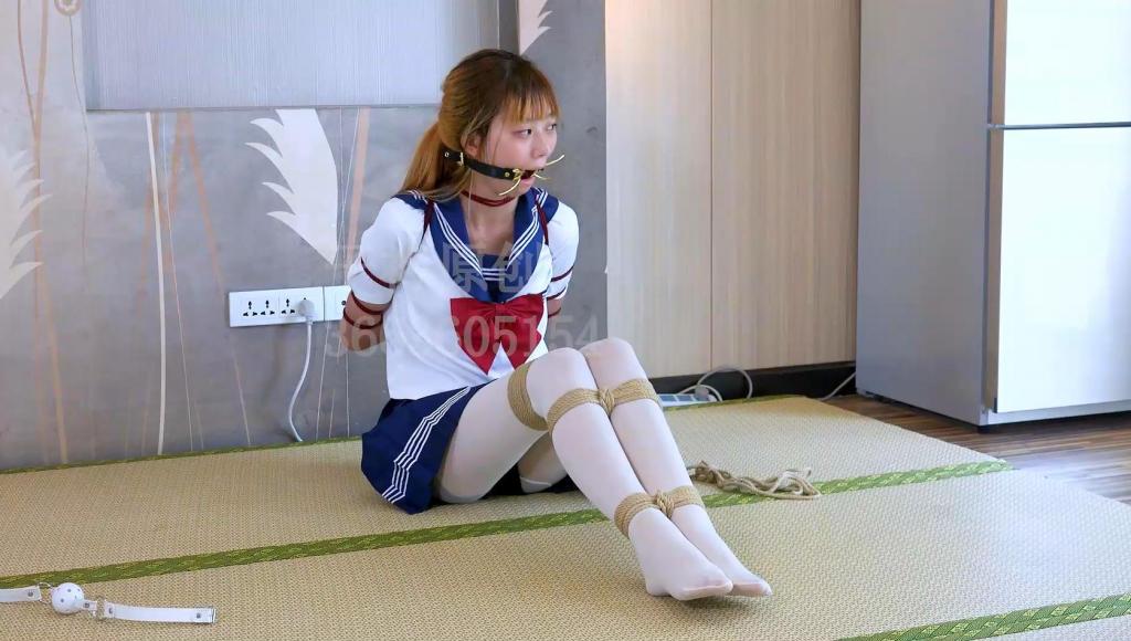 【子衿原创】小梦红绳勒颈五花口枷 百度下载解压密码：zjsy,子衿工作室向全国绳艺爱好者提供：体验捆绑绳模服务、绳艺作品销售、作品定制、视频网调、原味等，另外本店招募绳模，。<br>订拍请联系QQ：3663605154