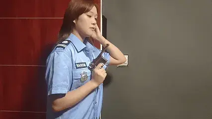 搜查官之殇（定拍转公映） 晓雅倾情演绎，搜查官，密室，中伏...期间老板设计的剧本有打模特电话的戏码，未提前告知，把模特急得，哈哈哈..<br>此片为网友定制，授权转公映。提别鸣谢：天师浮名，赞助定拍及服装。<br>本片经过模特知情同意进行拍摄，无任何真实暴力发生。<br>秦韵绳屋祝大家：马年行大运，发大财。<br>本绳屋无线下体验，请不用再咨询了，谢谢。<br>业务QQ：1937963514，可接定拍，欢迎骚扰。<br>解压密码：qinyun