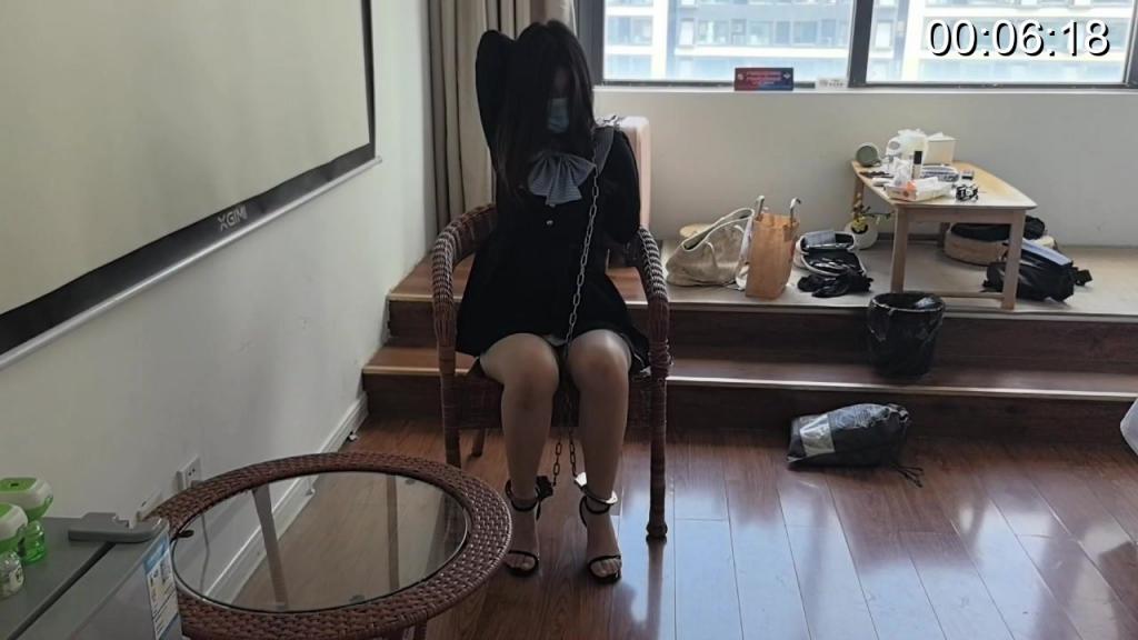 老板约现幼师，镣铐抓捕，苏秦背剑，内衣蹂躏，压舌口环等等， 本片经过模特知情同意进行拍摄，无任何真实暴力发生。定拍，体验，招聘模特，加2475353818