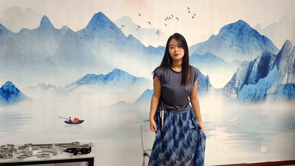 新模应聘拘束模特 新模特来到工作室应聘，安排了一堆拘束道具，一一尝试，不容易呀...<br>本片经过模特知情同意进行拍摄，无任何真实暴力发生。<br>秦韵绳屋祝大家：马年行大运，发大财。<br>本绳屋无线下体验，请不用再咨询了，谢谢。<br>业务QQ：1937963514，可接定拍，欢迎骚扰。<br>解压密码：qinyun