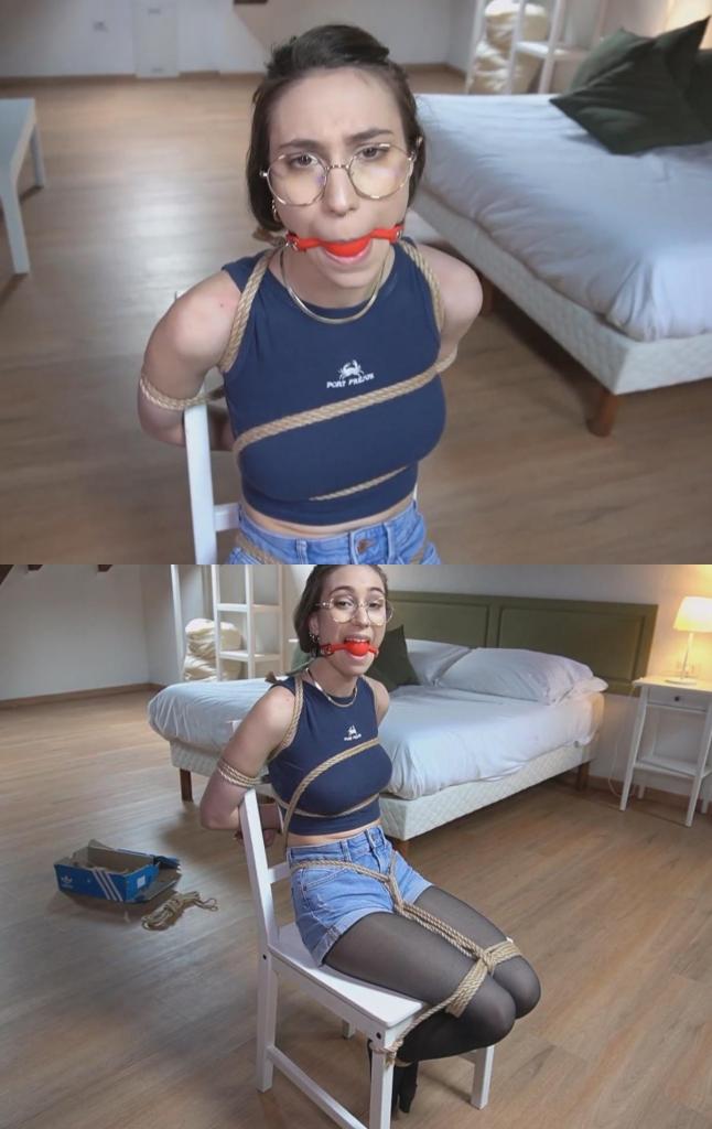 „Chairtie It Out“ starring Rey Sanson 使用黄麻绳和红色口球进行的椅子捆绑Chairtied Bondage with Jute Ropes and a red Ball-Gag