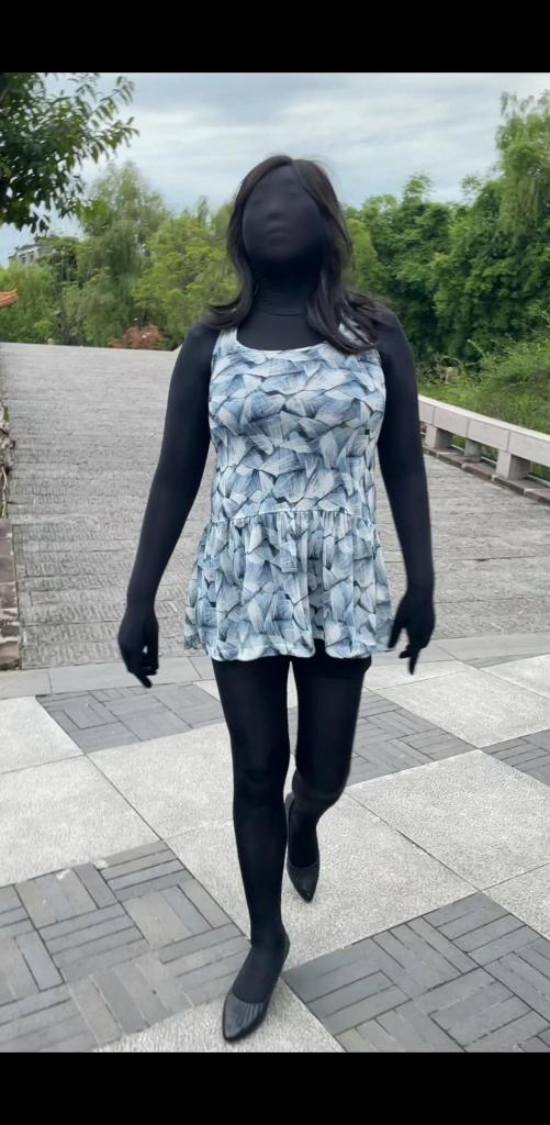 [私人zentai] D-Sao Turns Heads on the Street in a One-Piece Black Stocking Suit (zentai) Xiaomei, wearing a full-coverage black stocking bodysuit, sneaks out to the park! She's afraid of running into someone she knows, but in the end, her gamble on luck makes her pay…
